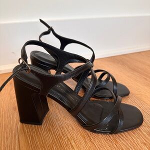 INTENTIONALLY BLANK Naples Heel